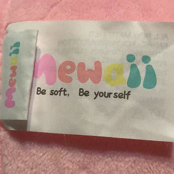 MEWAii QUEEN SALAMANDER PLUSH TOY - Picture 5 of 9